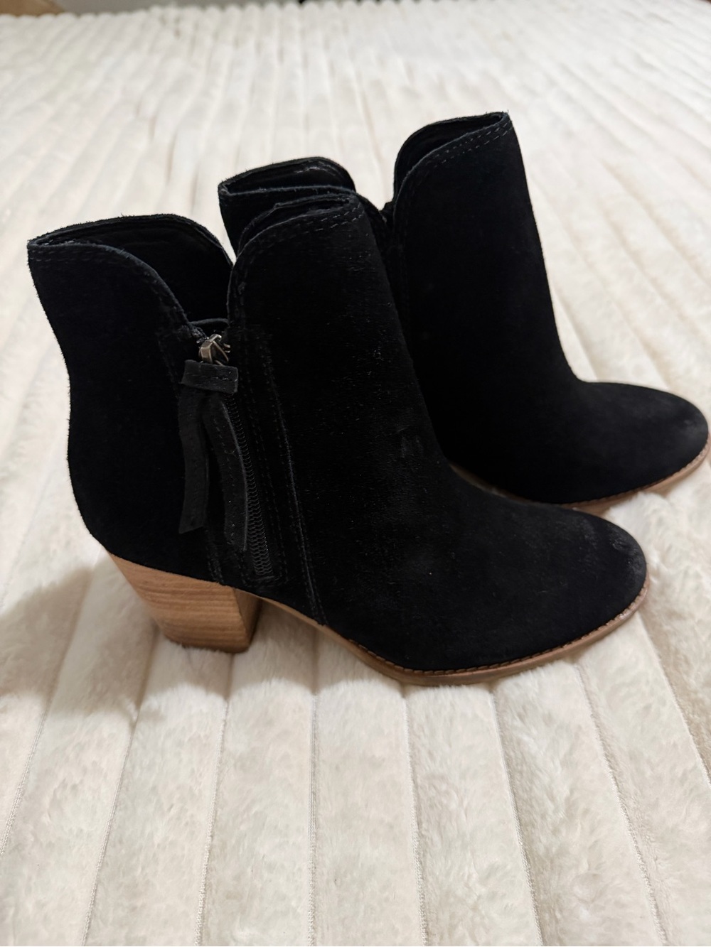 FRYE AND CO. Black leather Suede Ankle Booties with Block Heel and Side Tassel